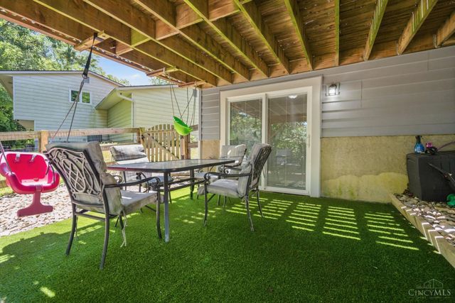 8242 Ravenwood Way, West Chester, OH 45069