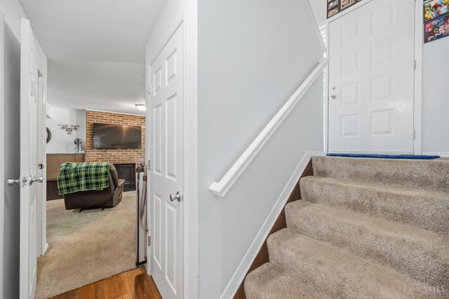 8242 Ravenwood Way, West Chester, OH 45069