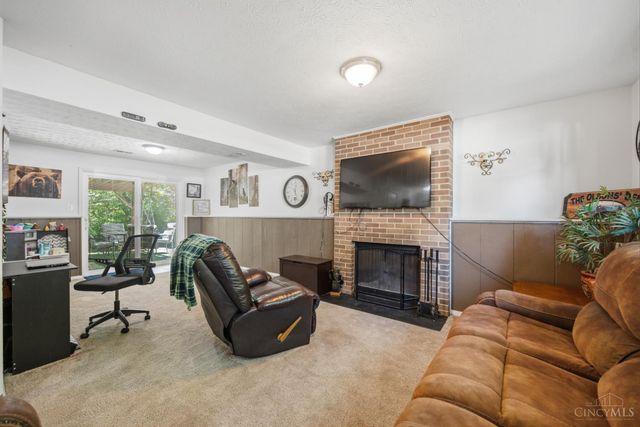 8242 Ravenwood Way, West Chester, OH 45069