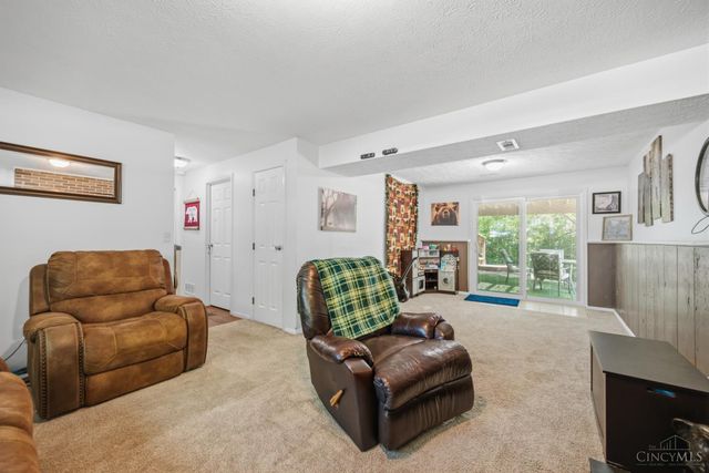 8242 Ravenwood Way, West Chester, OH 45069