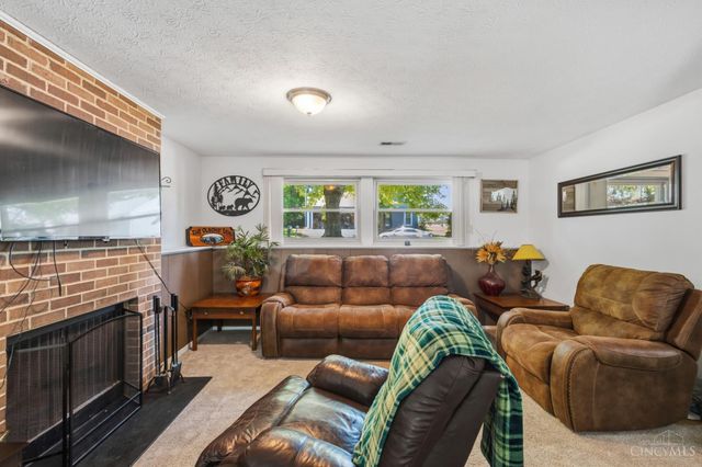 8242 Ravenwood Way, West Chester, OH 45069