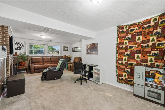 8242 Ravenwood Way, West Chester, OH 45069