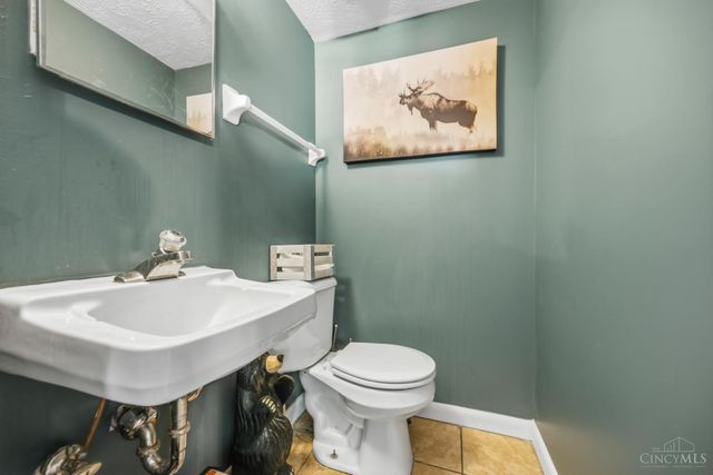 8242 Ravenwood Way, West Chester, OH 45069