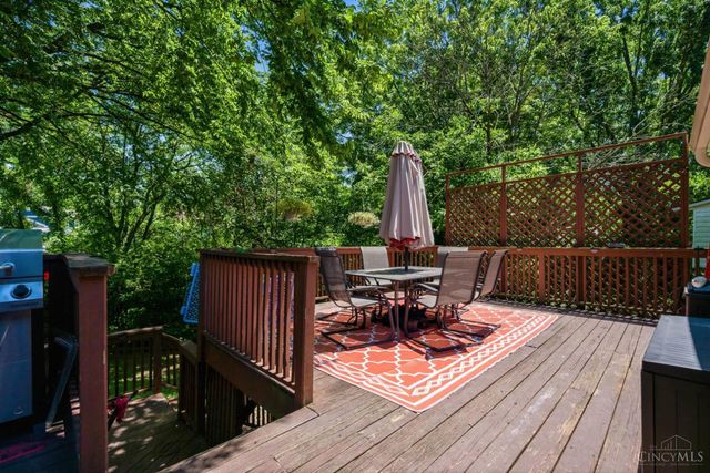 8242 Ravenwood Way, West Chester, OH 45069