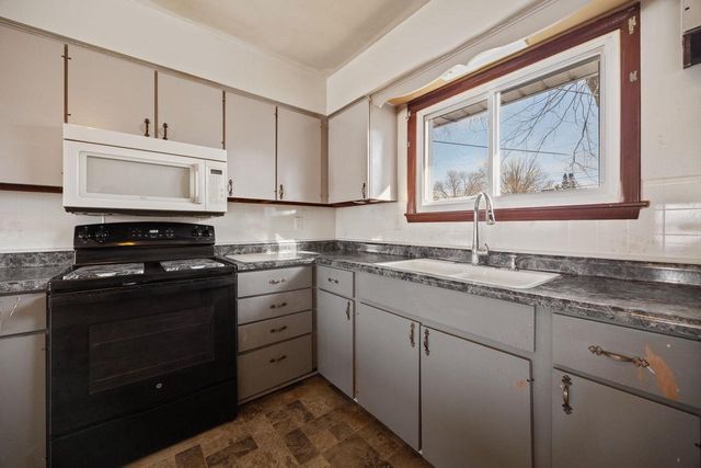 1517 S Arch Street, Janesville, WI 53546