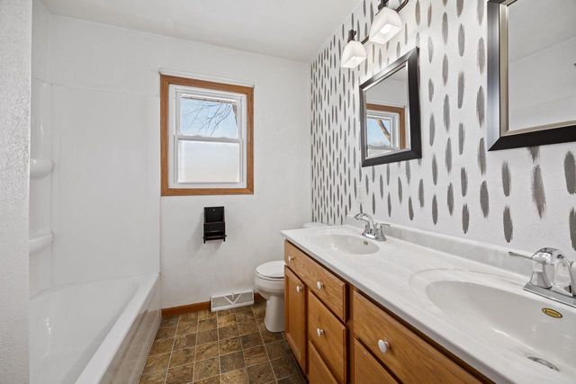 1517 S Arch Street, Janesville, WI 53546