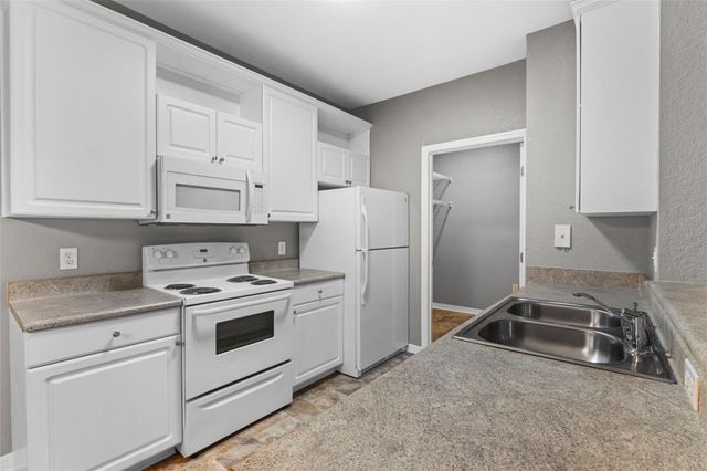 1008 HEMINGWAY CIRCLE 1008, Haines City, FL 33844