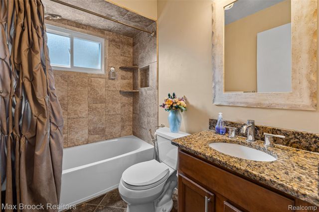 29064 Howard Avenue, Madison Heights, MI 48071