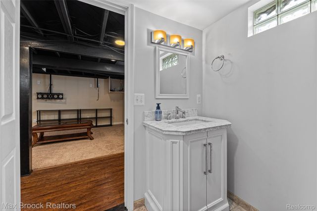 29064 Howard Avenue, Madison Heights, MI 48071