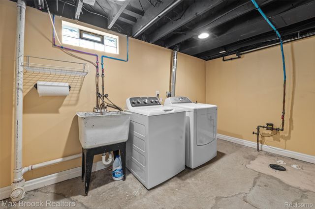 29064 Howard Avenue, Madison Heights, MI 48071