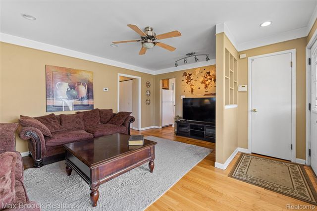 29064 Howard Avenue, Madison Heights, MI 48071