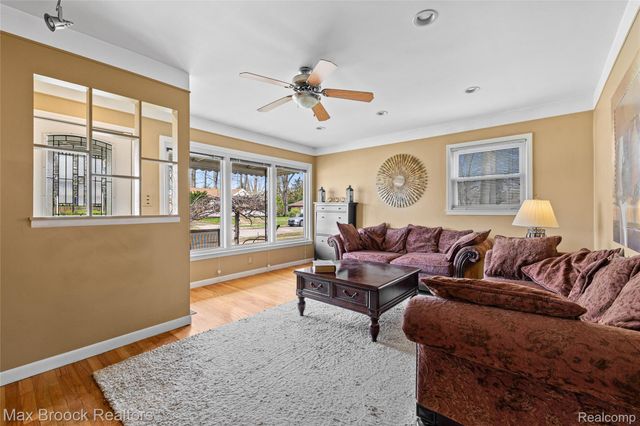 29064 Howard Avenue, Madison Heights, MI 48071