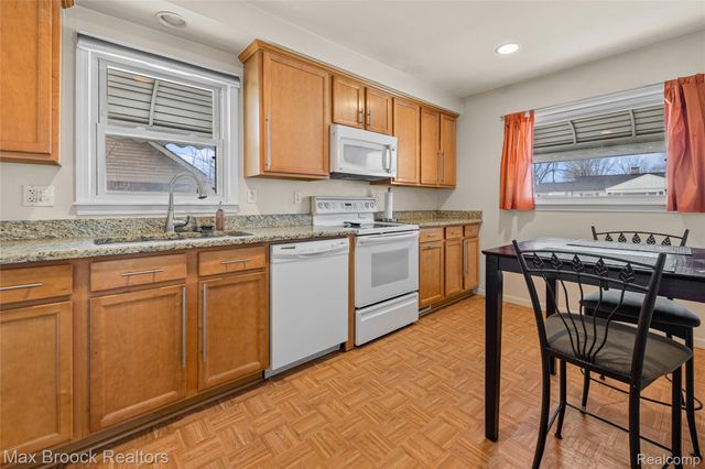 29064 Howard Avenue, Madison Heights, MI 48071