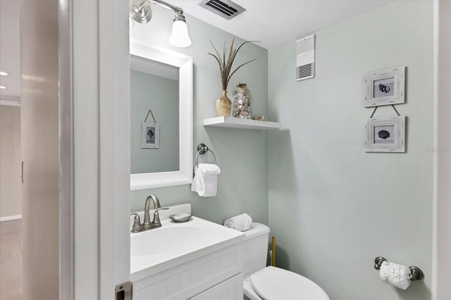 1900 COVE II PLACE 127, Sarasota, FL 34242