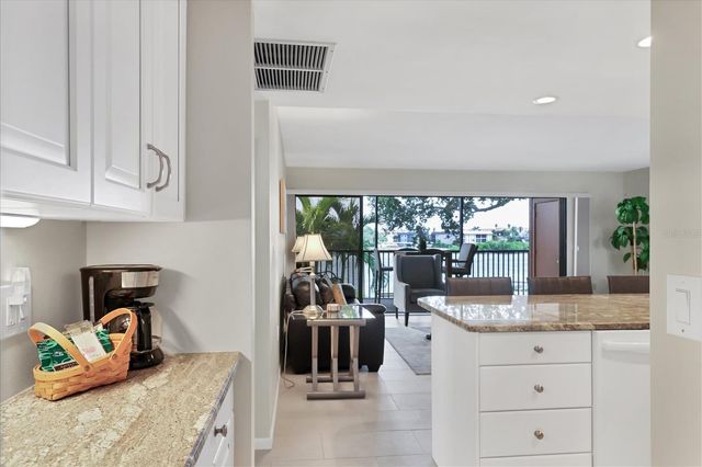 1900 COVE II PLACE 127, Sarasota, FL 34242