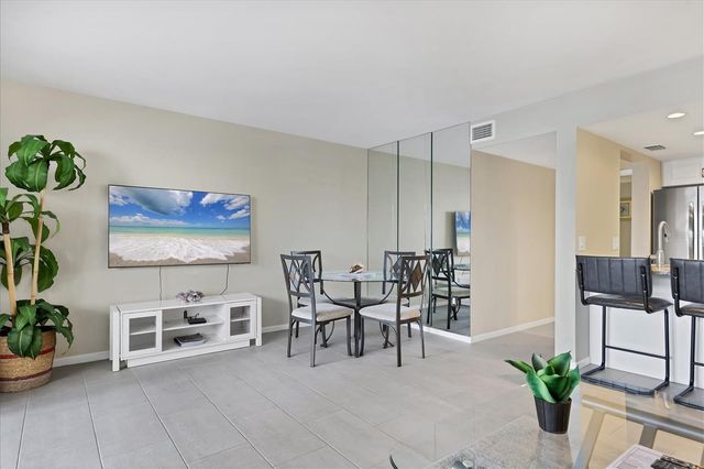 1900 COVE II PLACE 127, Sarasota, FL 34242