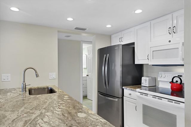1900 COVE II PLACE 127, Sarasota, FL 34242