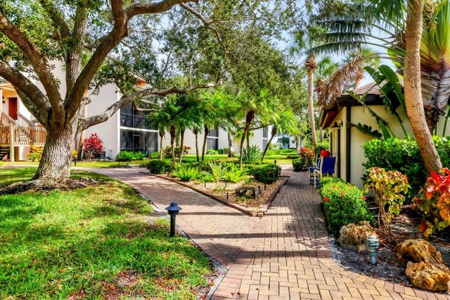 1900 COVE II PLACE 127, Sarasota, FL 34242