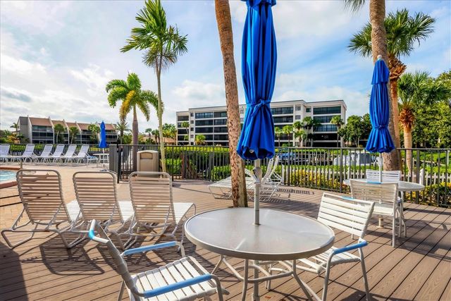 1900 COVE II PLACE 127, Sarasota, FL 34242