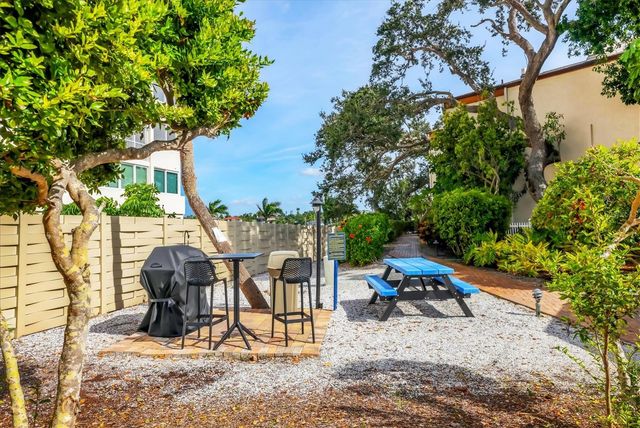 1900 COVE II PLACE 127, Sarasota, FL 34242