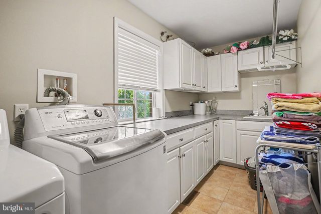 2450 HARTFORD RD, York, PA 17402