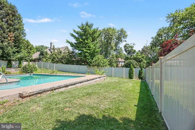 2450 HARTFORD RD, York, PA 17402
