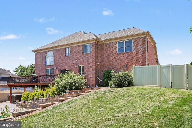 2450 HARTFORD RD, York, PA 17402