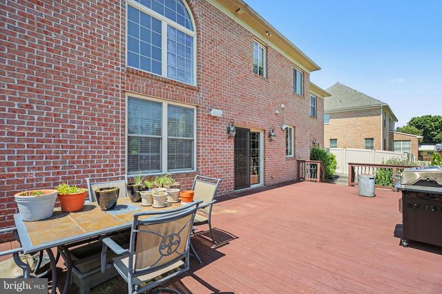 2450 HARTFORD RD, York, PA 17402