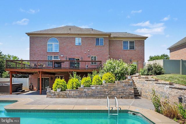 2450 HARTFORD RD, York, PA 17402