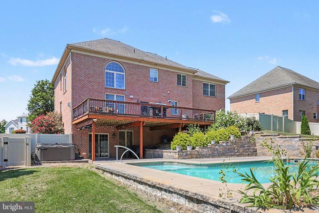2450 HARTFORD RD, York, PA 17402