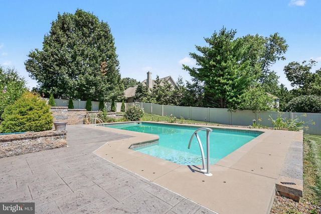 2450 HARTFORD RD, York, PA 17402