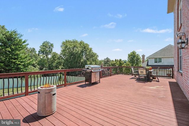 2450 HARTFORD RD, York, PA 17402