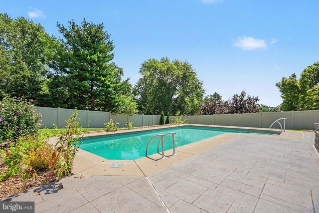 2450 HARTFORD RD, York, PA 17402