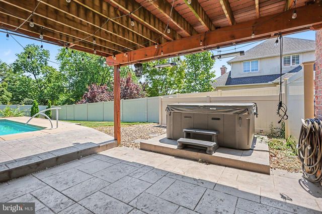 2450 HARTFORD RD, York, PA 17402