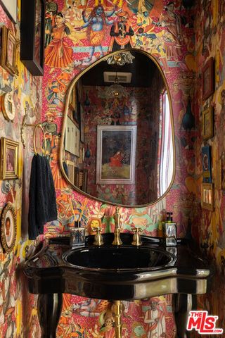 1745 N Vista Street, Los Angeles, CA 90046