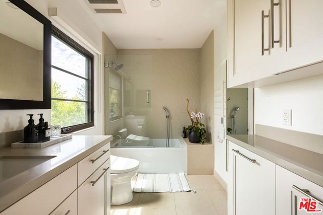 1745 N Vista Street, Los Angeles, CA 90046