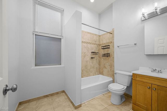 825 N Winchester Avenue 2F, Chicago, IL 60622