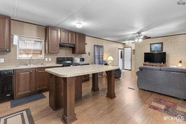 211 W LAFAYETTE STREET, Iowa Park, TX 76367