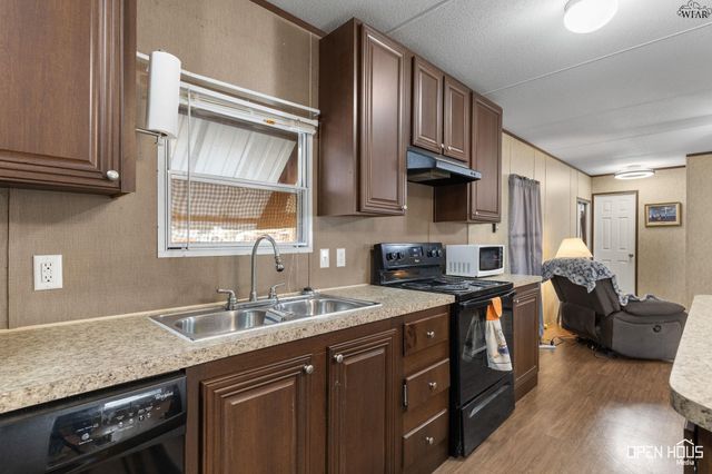 211 W LAFAYETTE STREET, Iowa Park, TX 76367