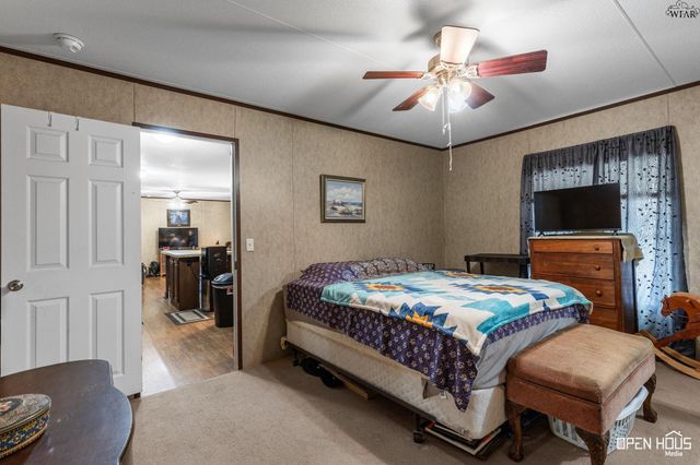 211 W LAFAYETTE STREET, Iowa Park, TX 76367