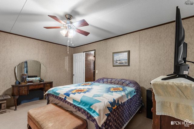 211 W LAFAYETTE STREET, Iowa Park, TX 76367