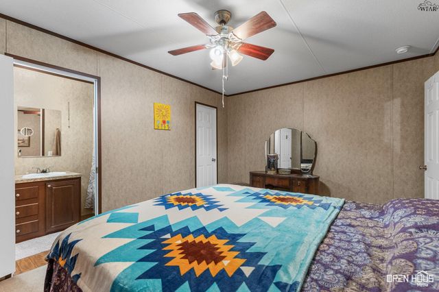 211 W LAFAYETTE STREET, Iowa Park, TX 76367