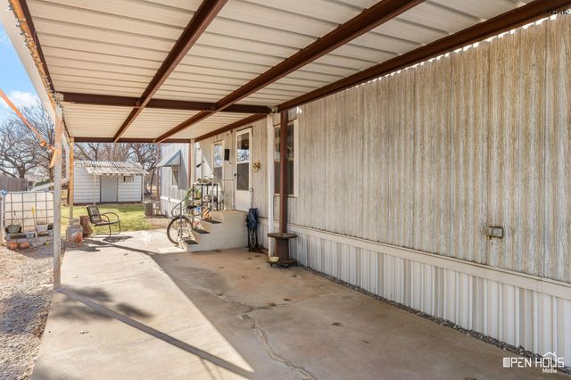 211 W LAFAYETTE STREET, Iowa Park, TX 76367