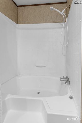 211 W LAFAYETTE STREET, Iowa Park, TX 76367