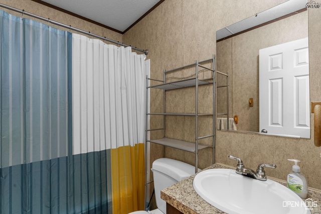 211 W LAFAYETTE STREET, Iowa Park, TX 76367