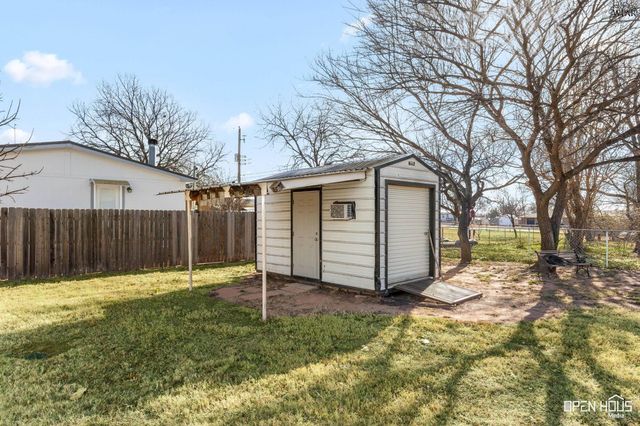 211 W LAFAYETTE STREET, Iowa Park, TX 76367