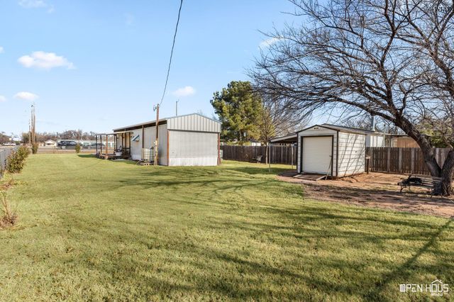 211 W LAFAYETTE STREET, Iowa Park, TX 76367