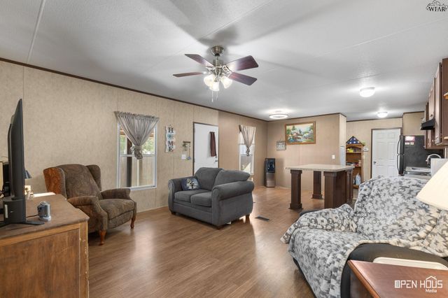 211 W LAFAYETTE STREET, Iowa Park, TX 76367