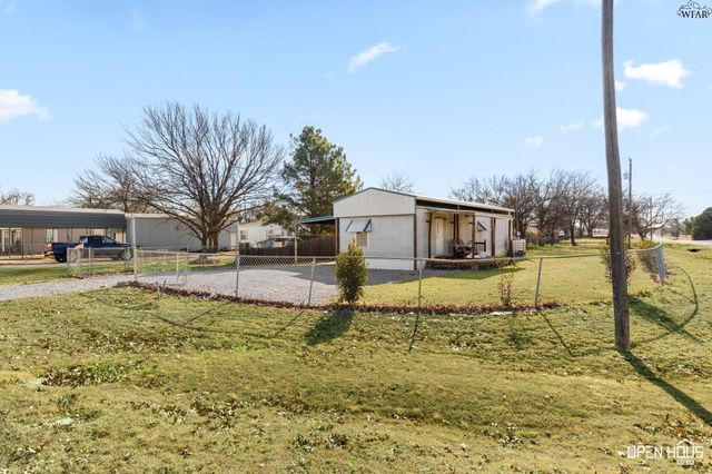 211 W LAFAYETTE STREET, Iowa Park, TX 76367