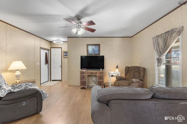 211 W LAFAYETTE STREET, Iowa Park, TX 76367